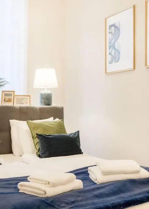 Modern And Stylish 2-Bedroom In The City Center Budapešť Apartmán