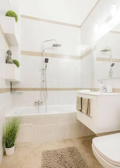 Apartmán Modern And Stylish 2-Bedroom In The City Center Budapešť