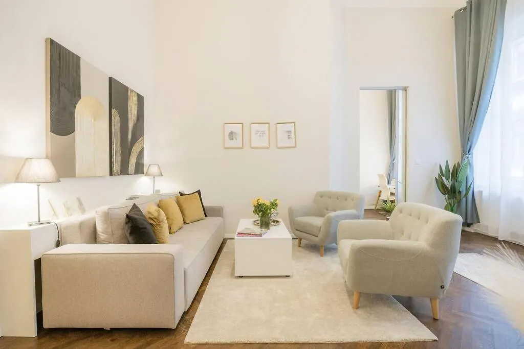 Modern And Stylish 2-Bedroom In The City Center Budapešť