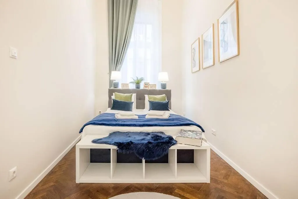 Modern And Stylish 2-Bedroom In The City Center Budapešť 0*,  Maďarsko