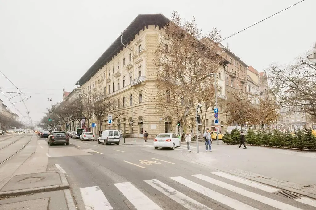 Modern And Stylish 2-Bedroom In The City Center Budapešť